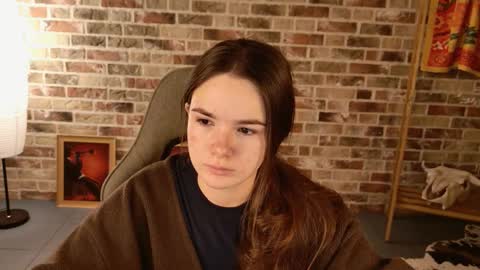 maybloom_ online show from December 2025 05:01:01 AM