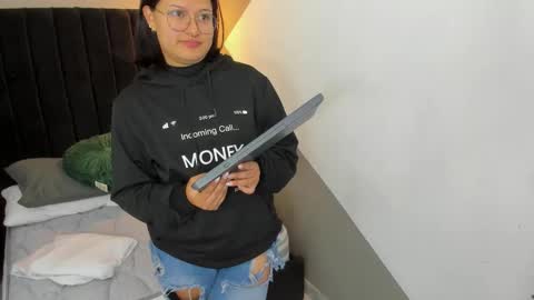 Mayu KIm online show from November 2025 11:25:01 AM