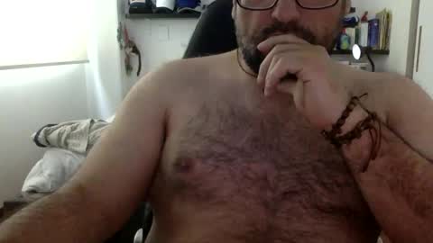 Snapshot of mbotve chatting on April 2026 06:54:02 PM VzlaMan online show from April 2026 06:54:02 PM