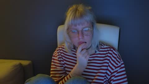 Snapshot of me1roze chatting on May 2026 10:50:03 PM Roze online show from May 2026 10:50:03 PM
