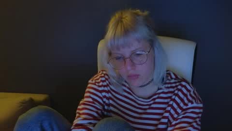 Snapshot of me1roze chatting on May 2026 11:34:04 PM Roze online show from May 2026 11:34:04 PM