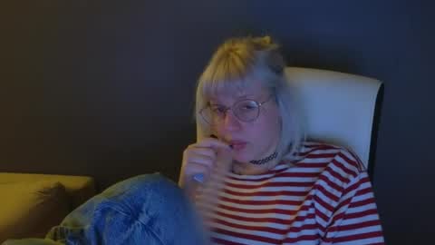Snapshot of me1roze chatting on May 2026 12:51:02 AM Roze online show from May 2026 12:51:02 AM