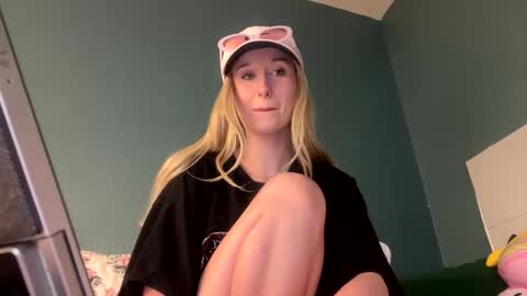 Snapshot of meadowmoon3 chatting on April 2026 11:43:02 PM meadowmoon3 online show from April 2026 11:43:02 PM