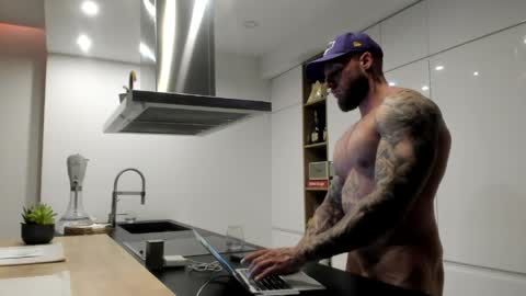 Snapshot of mealphamale chatting on May 2026 05:54:01 PM Alpha Male online show from May 2026 05:54:01 PM