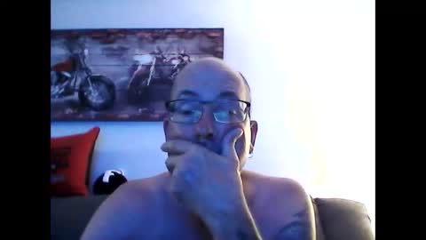 me at home online show from October 2025 03:03:02 AM