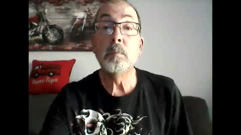 Snapshot of meathome3 chatting on May 2026 09:44:01 PM me at home online show from May 2026 09:44:01 PM