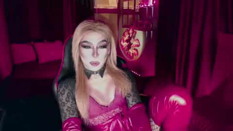 THE QUEEN ALPHA   Queen Medusa Prey online show from July 2026 10:39:01 AM