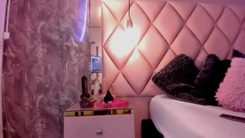 M E G A N online show from January 2025 07:15:01 PM