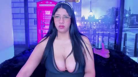 Megan online show from October 2025 07:01:02 PM
