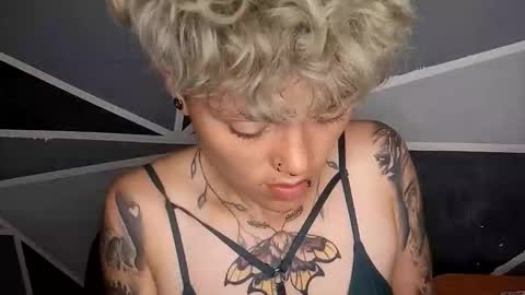 Megan and sophi online show from February 2026 06:32:01 AM