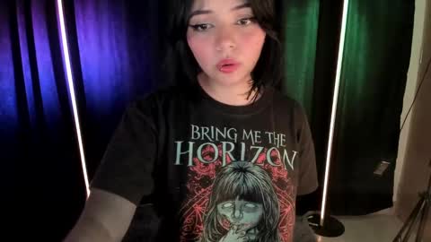 welcome guys   please  help me to reach 100 hands up Thanks  online show from December 2024 08:40:01 PM