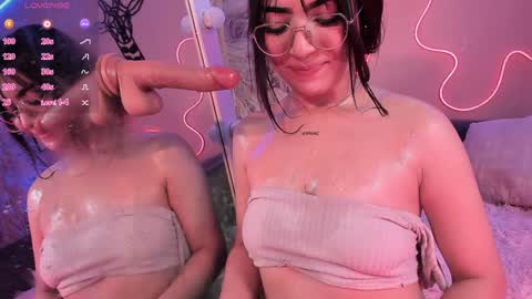 Snapshot of megan_moore__ chatting on December 2024 04:21:02 PM online show from December 2024 04:21:02 PM