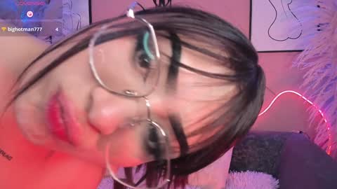 Snapshot of megan_moore__ chatting on December 2024 05:18:02 PM online show from December 2024 05:18:02 PM
