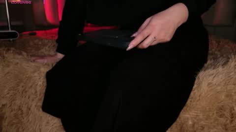     online show from December 2025 12:14:02 PM