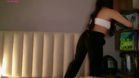 Snapshot of megan_moore__ chatting on May 2026 01:18:02 PM online show from May 2026 01:18:02 PM