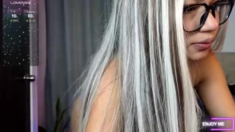 Snapshot of megan_rl chatting on June 2026 09:11:02 AM Megan online show from June 2026 09:11:02 AM