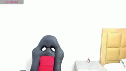 M E G A N  online show from October 2025 12:22:02 PM