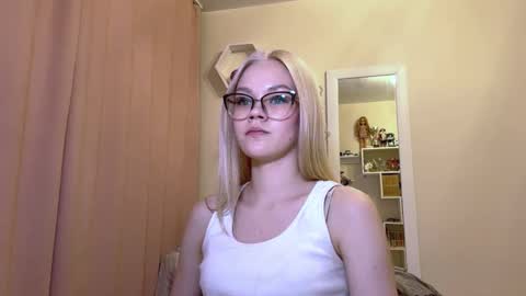 Mia online show from March 2026 05:05:02 PM