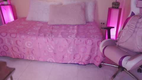 Meggie 1J online show from November 2025 11:04:01 PM