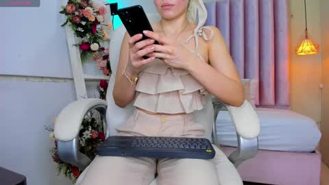 Snapshot of meghan_falcon chatting on January 2025 12:30:02 PM Meghan  online show from January 2025 12:30:02 PM