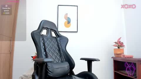 Snapshot of meghan_falcon chatting on October 2025 01:33:02 PM Meghan  online show from October 2025 01:33:02 PM