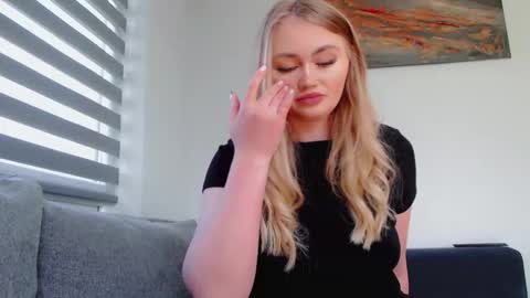 Snapshot of melani_a chatting on May 2026 10:31:02 AM Melania online show from May 2026 10:31:02 AM