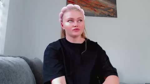 Snapshot of melani_a chatting on July 2026 11:47:02 AM Melania online show from July 2026 11:47:02 AM