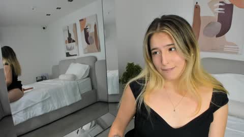 Snapshot of melanie__5 chatting on January 2025 07:57:01 AM Melanie Baez online show from January 2025 07:57:01 AM