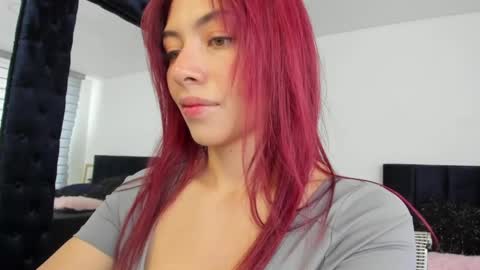 Melanie roux  online show from April 2026 07:04:02 PM