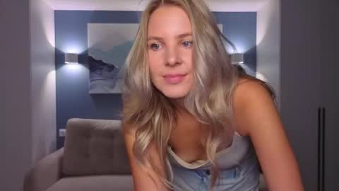 Snapshot of melaniebennett chatting on October 2025 06:27:02 AM Melanie Bennett online show from October 2025 06:27:02 AM