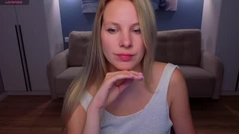 Snapshot of melaniebennett chatting on May 2026 06:52:01 AM Melanie Bennett online show from May 2026 06:52:01 AM
