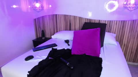 Melanie Roux online show from January 2025 10:41:02 PM