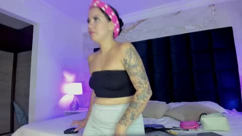 Melanie Roux online show from September 2025 07:19:02 PM