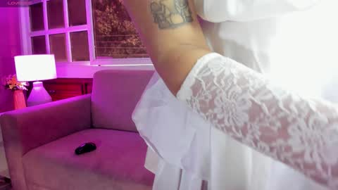 Melanie Roux online show from October 2025 07:44:02 PM