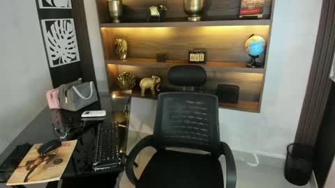 Melanie Roux online show from April 2026 07:40:01 PM