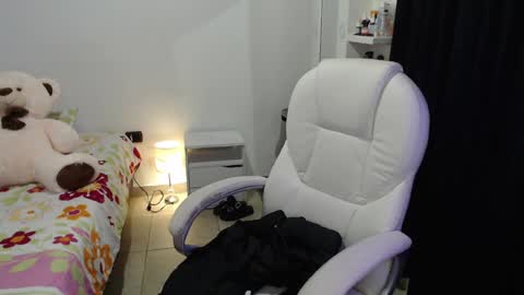 Melannie online show from March 2025 02:54:01 AM