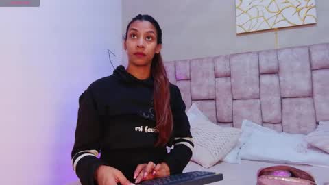 Melany online show from April 2026 12:11:02 PM