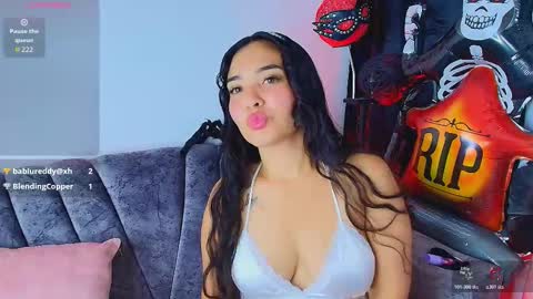    Independent model online show from October 2025 04:56:01 AM