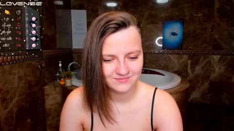 Melinda online show from November 2025 02:44:01 AM