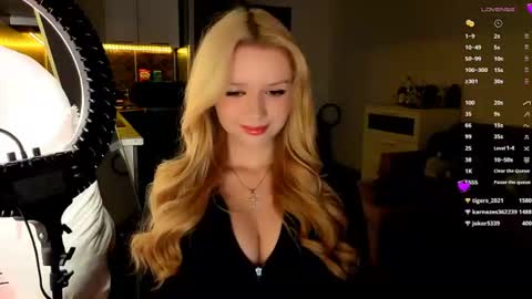 Snapshot of meliss_ss chatting on July 2026 05:28:02 PM Mel or Lissa 3 Welcome here online show from July 2026 05:28:02 PM