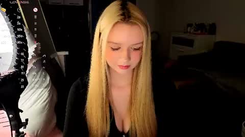Snapshot of meliss_ss chatting on July 2026 07:17:01 PM Mel or Lissa 3 Welcome here online show from July 2026 07:17:01 PM