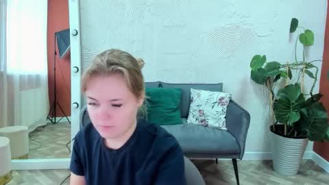 Sophia online show from September 2025 04:28:01 AM