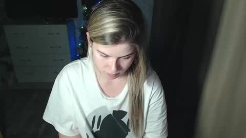 Snapshot of melissa__ray chatting on December 2024 01:34:02 PM Melissa  Ray online show from December 2024 01:34:02 PM