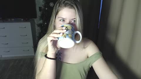 Snapshot of melissa__ray chatting on December 2024 03:29:02 AM Melissa  Ray online show from December 2024 03:29:02 AM
