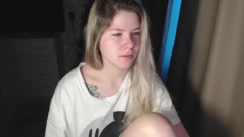 Snapshot of melissa__ray chatting on December 2024 03:38:02 AM Melissa  Ray online show from December 2024 03:38:02 AM