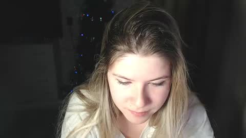 Snapshot of melissa__ray chatting on December 2024 06:12:01 PM Melissa  Ray online show from December 2024 06:12:01 PM