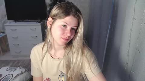 Snapshot of melissa__ray chatting on January 2025 03:11:01 AM Melissa  Ray online show from January 2025 03:11:01 AM