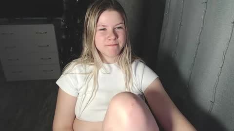 Snapshot of melissa__ray chatting on January 2025 04:48:01 PM Melissa  Ray online show from January 2025 04:48:01 PM