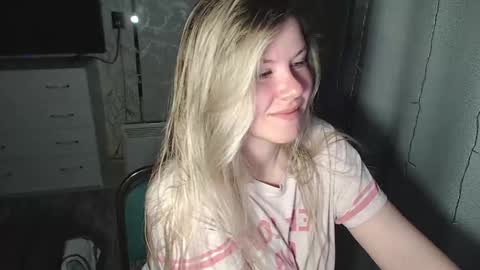 Snapshot of melissa__ray chatting on February 2025 05:47:02 PM Melissa  Ray online show from February 2025 05:47:02 PM