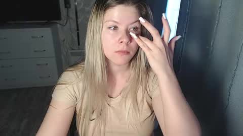 Snapshot of melissa__ray chatting on February 2025 08:32:02 AM Melissa  Ray online show from February 2025 08:32:02 AM